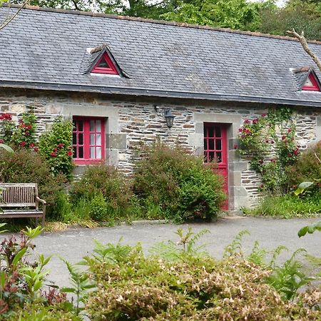 فيلا Moulin De Beuzidou Saint-Urbain  المظهر الخارجي الصورة