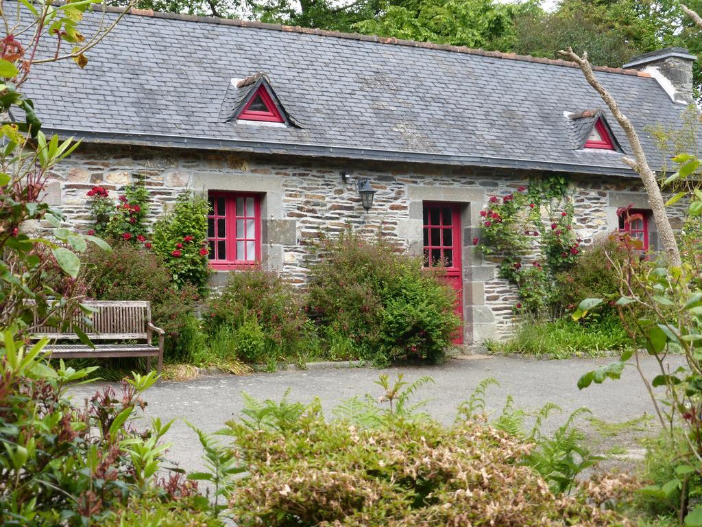 فيلا Moulin De Beuzidou Saint-Urbain  المظهر الخارجي الصورة