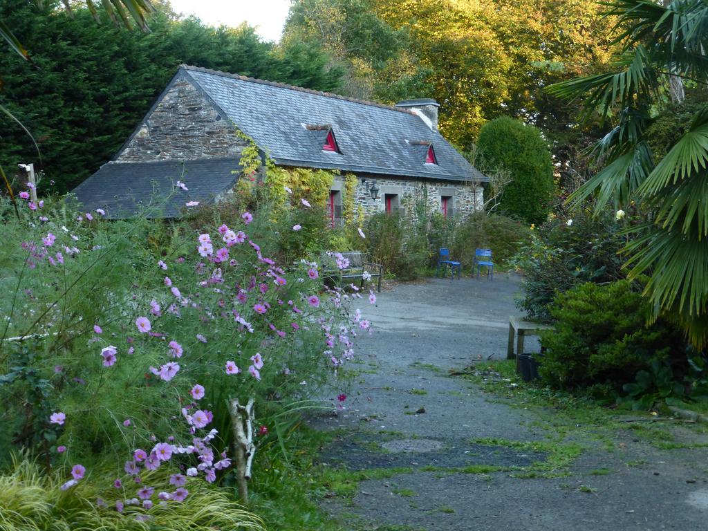 فيلا Moulin De Beuzidou Saint-Urbain  المظهر الخارجي الصورة